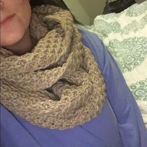 ✨3 for $20 Sale✨Tan Wool Scarf